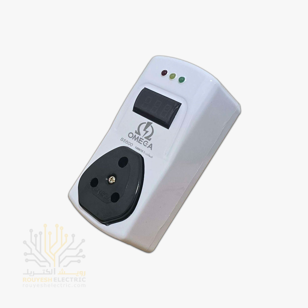 محافظ برق کولری دیواری سه شاخه برند امگا مدل S55000 MK استاندارد بدون ارت بدون کلید 40 آمپر بدنه سفید دیجیتال