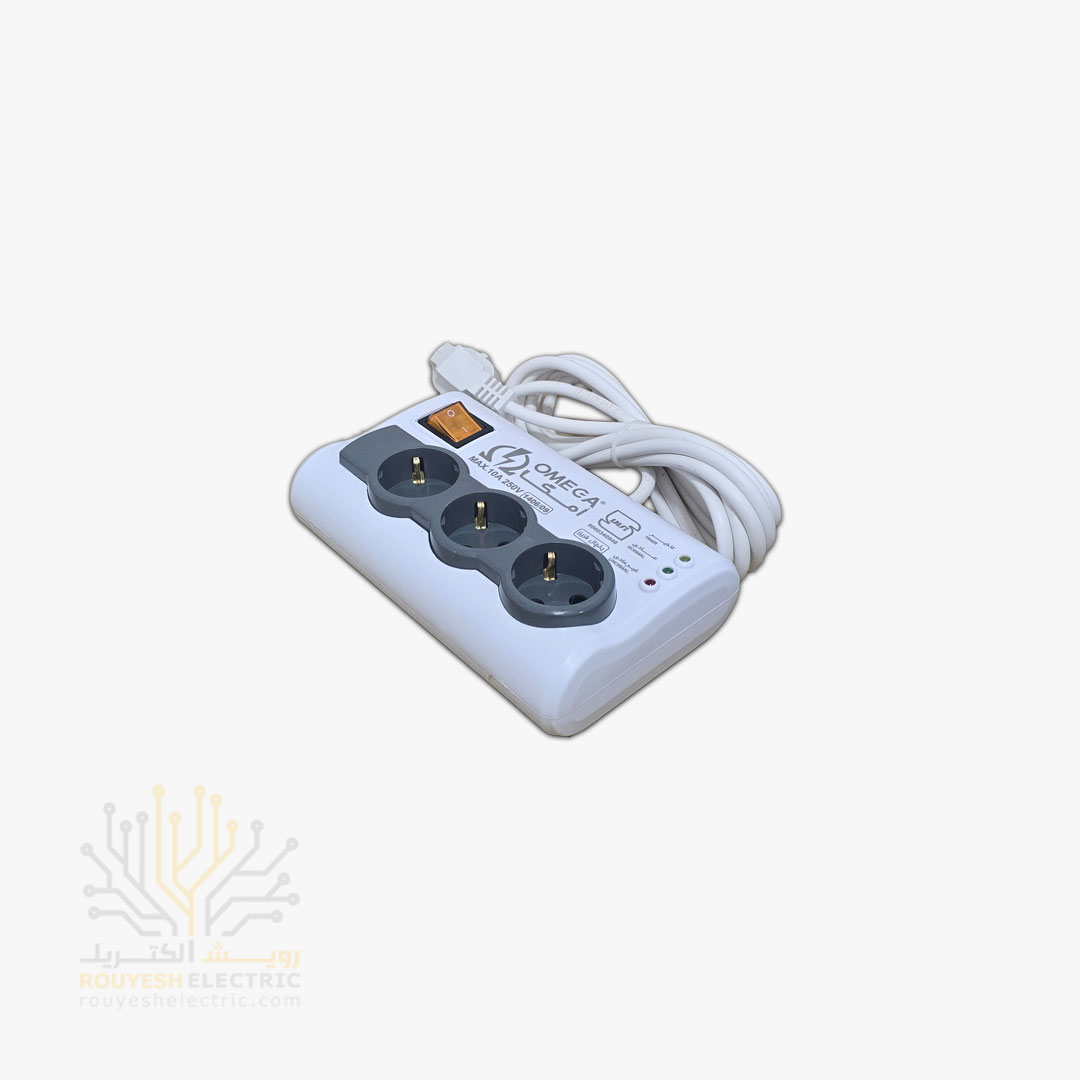 محافظ برق یخچال سیار سه خانه برند امگا مدل p3100 استاندارد ارتدار کلید دار بدنه سفید آنالوگ 3 متری